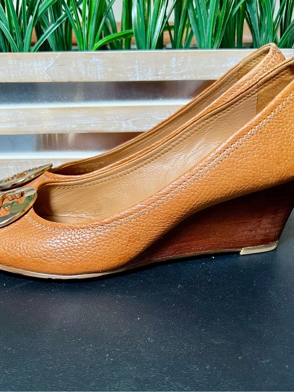 TORY BURCH Sally Peep Toe Camel Brown Leather Wedge & Gold Signature Medallion